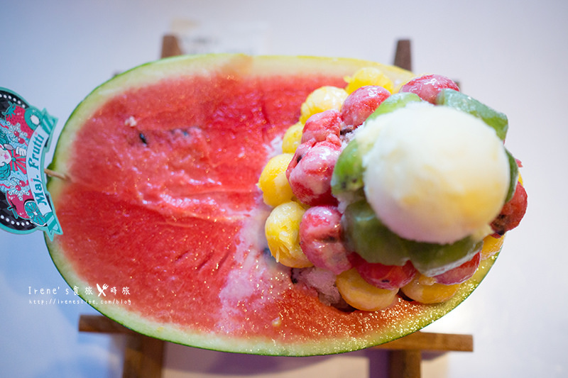 【台中】逢甲美食/用喝的整顆西瓜汁/鐵達尼號冰品．Maj.frutti-冰菓藝棧