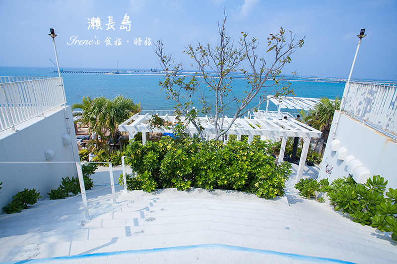 【沖繩－景點】沖繩南方的小希臘，望海&發呆&看飛機/每間店都是海景第一排．瀨長島Umikaji Terrace