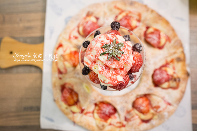 【三重】選擇性多價格平實/一次可吃到四種口味的披薩/三重店限定的草莓料理/漂亮又好吃的草莓披薩．PIZZA FACTORY披薩工廠 @Irene&#039;s 食旅．時旅