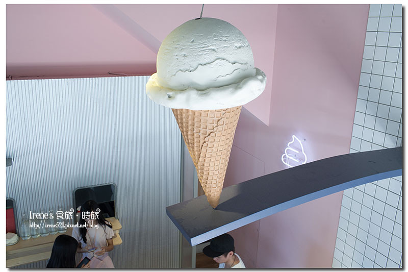 【台中】躺在冰淇淋浴池裡吃著冰淇淋．I’m Talato我是塔拉朵