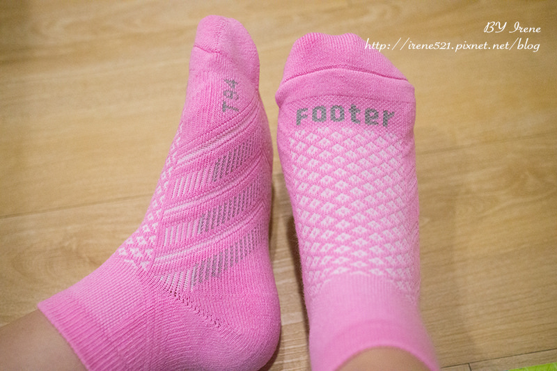 【開箱】臭腳ㄚ不要來，還你清新的空氣．Footer多功能流行機能除臭襪