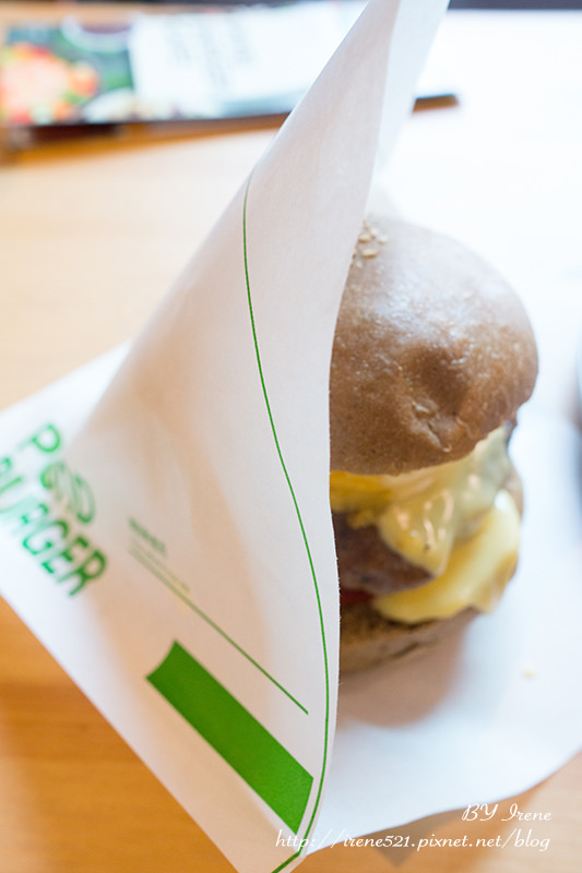 【台北信義區】躲藏在咖啡館裡的秘製漢堡，鄰近捷運101站的早午餐．POND BURGER CAFÉ