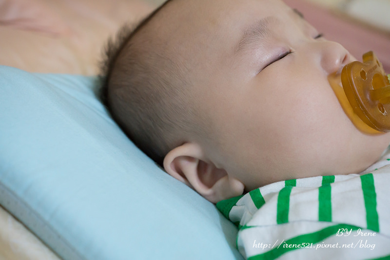 【嬰兒用品】防扁頭、透氣、舒適的睡眠好物．Clevamama嬰兒記憶枕