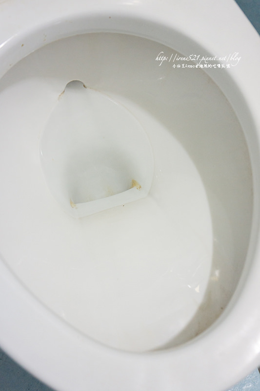 【分享】馬桶清潔、廁所除臭的好幫手．愛馬寶 馬桶定量芳香潔護露