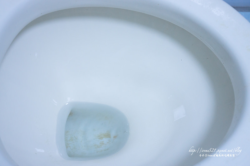 【分享】馬桶清潔、廁所除臭的好幫手．愛馬寶 馬桶定量芳香潔護露