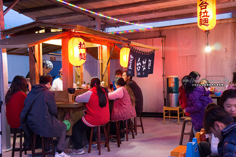【宜蘭冬山】市區乍見福岡的屋台，坐在路邊攤車吃拉麵．屋台拉麵