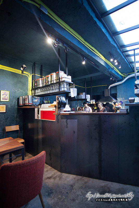 【台南】工業風老屋咖啡廳，不一樣的用餐氛圍．ici cafe