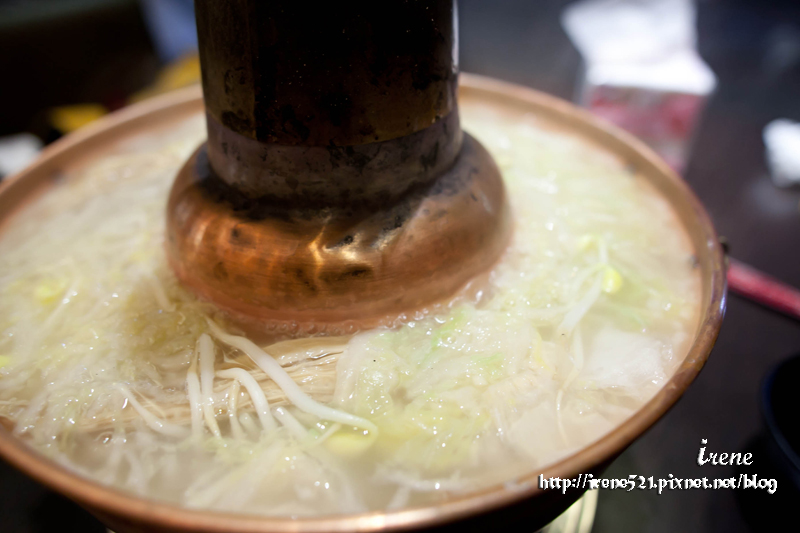 【三重】紫銅鍋酸白菜鍋．涮八方蒙古烤肉火鍋(已歇業) @Irene&#039;s 食旅．時旅