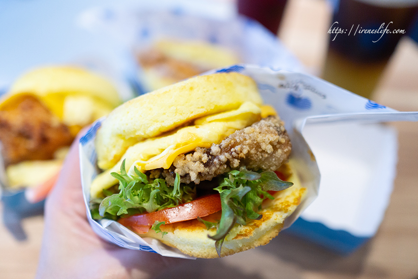 【台北大安區】東區早餐方便提著走，全球首創舒芙蕾漢堡！通通百元有找．成真咖啡S門市