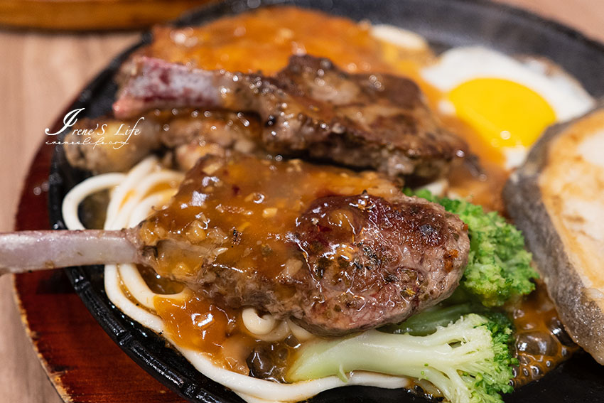 蘆洲平價牛排館，壽星有優惠，超誇張厚切牛排，自助吧的牛肉湯滿滿都是肉讓你撈