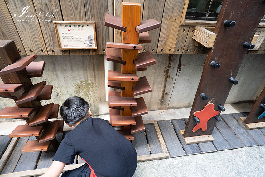 台中木頭觀光工廠，宛如大型的木頭遊樂園，發揮想像力、創造力一起來木工DIY