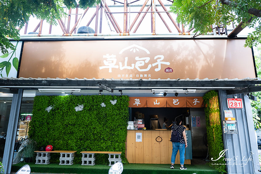 台北士林蔬食包子饅頭店，肉包用的是植物肉新豬肉，五彩玫瑰花饅頭超吸睛