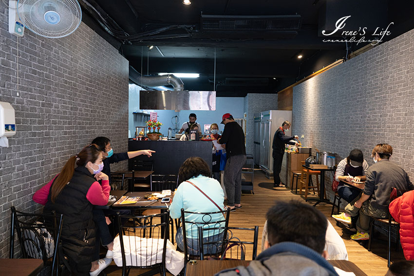 捷運三重國小站新開幕韓式料理，銅板烤肉、石鍋拌飯、馬鈴薯排骨湯，內用小菜免費吃到飽