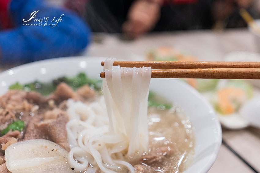 三重越南料理推薦｜越南姐妹開的傳統越式美食，綜合海鮮米線還有大塊炸魚肉，炒飯、豬肉蓋飯也都不錯
