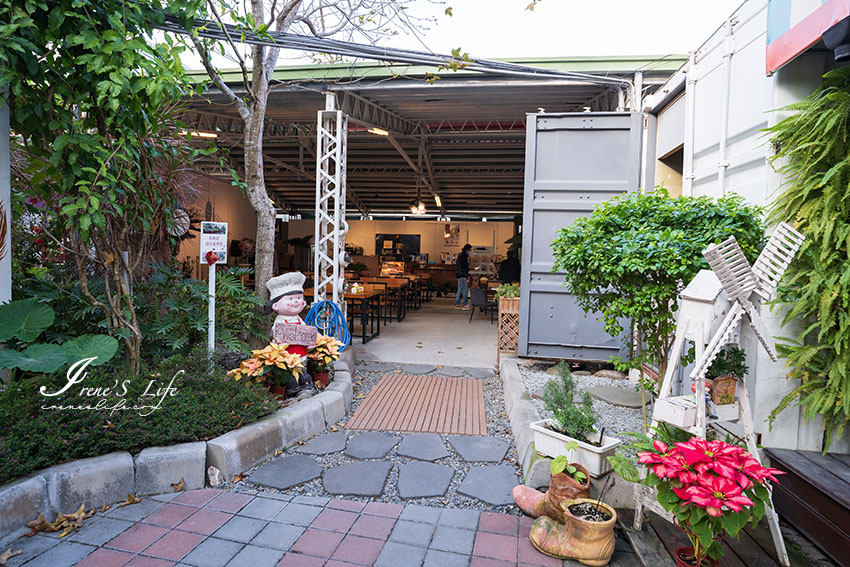 彰化田尾新景點｜綠意盎然的白色貨櫃屋，結合盆栽、花藝的文創園區，還有小朋友玩的遊戲區