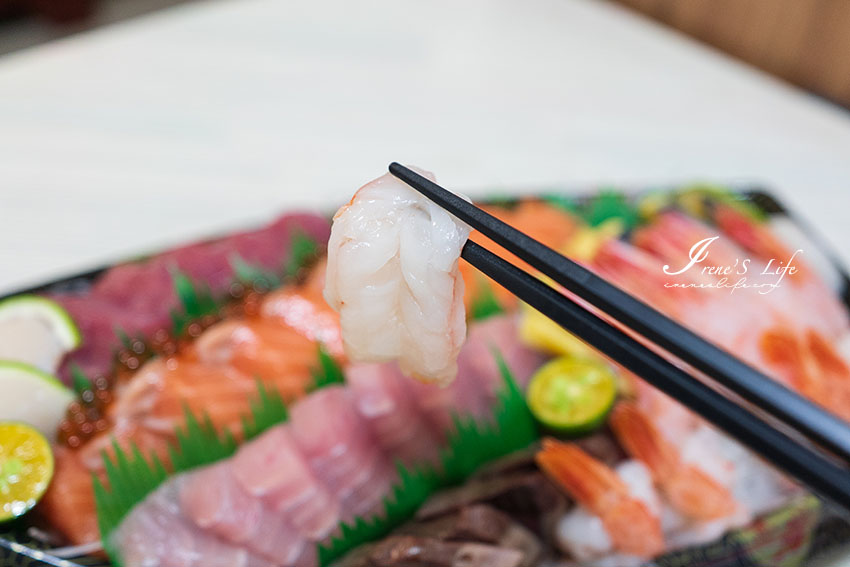 整艘大船駛上桌！蘆洲新鮮美味的生魚片，可隨預算和喜好搭配，店內各種活體海鮮還可代客料理