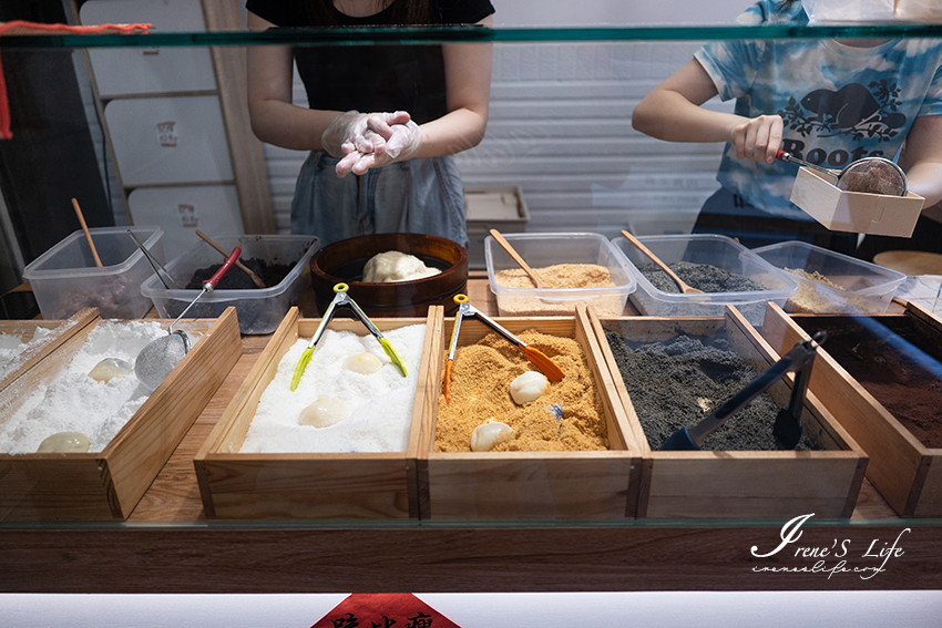 捷運雙連站鮮奶麻糬專賣店，包餡麻糬一盒6入口味一次全制霸，片狀麻糬自己DIY