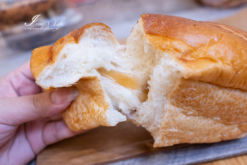 文青麵包店新開幕，現烤麵包一出爐就秒殺，挑戰最便宜的麵包，現烤麵包4個只要100元