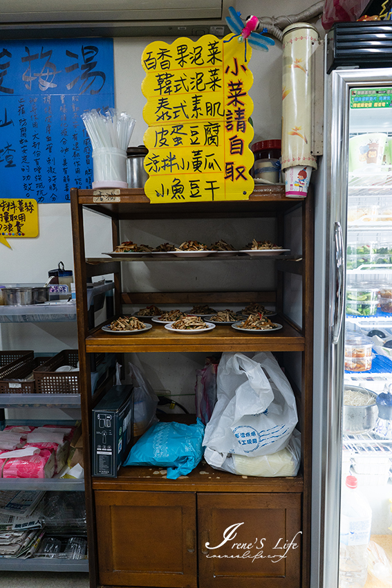 捷運南京三民站美食，皮薄餡飽滿還有肉汁，附近上班族的最愛，用餐時間座無虛席