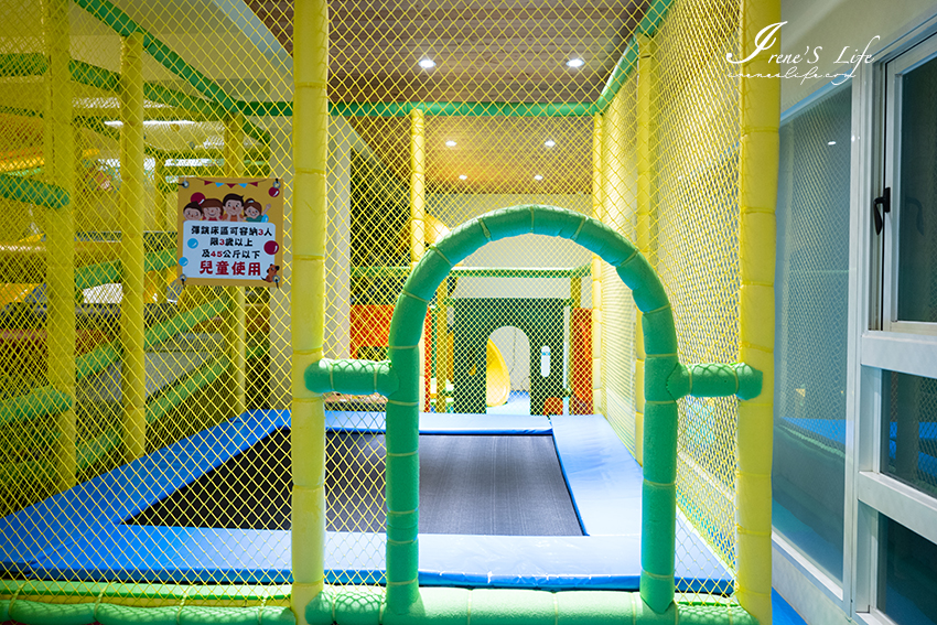 宜蘭五結親子民宿，葡式建築讓人一秒到澳門！民宿內還有超大兒童遊戲室
