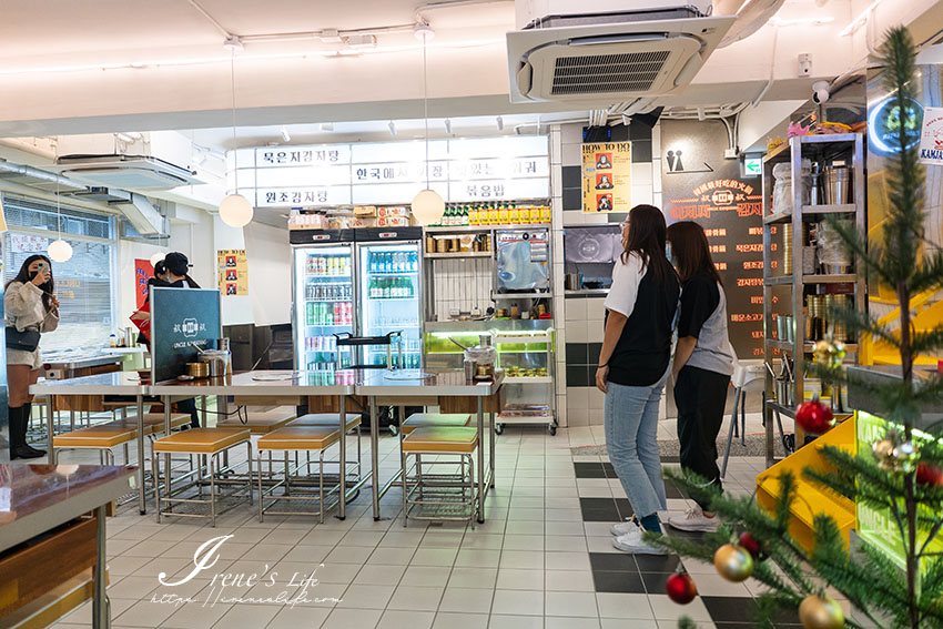 台北新開幕，韓風十足的道地馬鈴薯排骨火鍋店，泡麵、年糕無限吃、遊戲機台免費玩，懷念的豬肉湯飯這也有