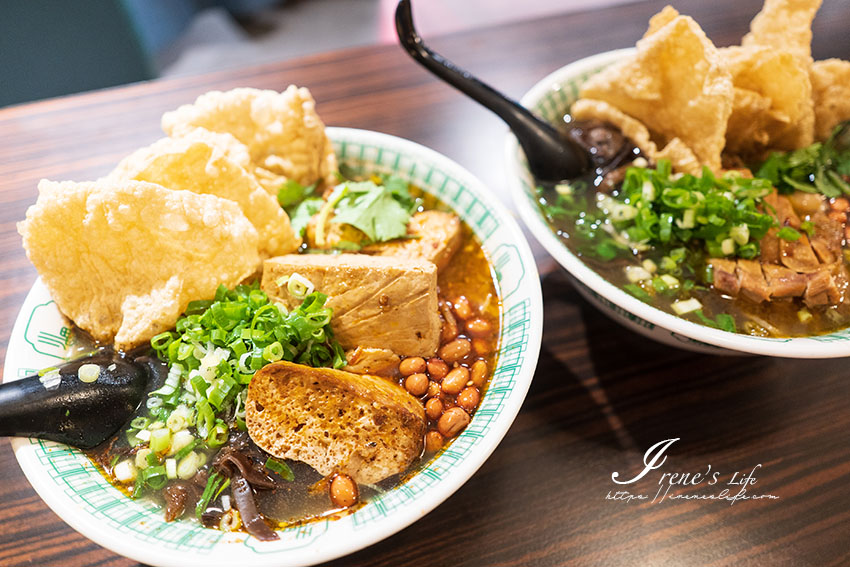 慶城街美食，廣西柳州特色小吃，酸辣夠味超大碗的螺螄粉，肥腸、脆皮推薦必點