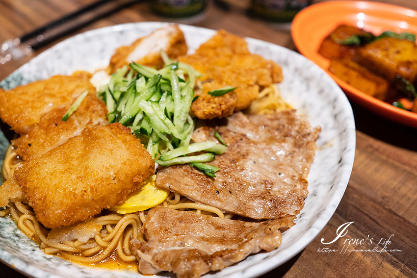 網譽台北最好吃的司康，口味特別且多樣化，每顆形狀都不同，超酥超鬆很難一咬不掉屑