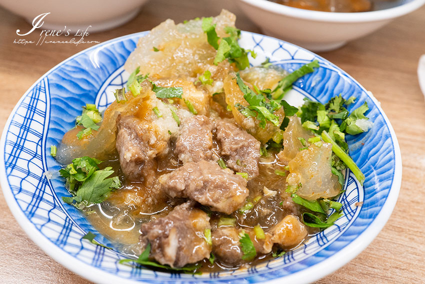 三重越南料理推薦｜越南姐妹開的傳統越式美食，綜合海鮮米線還有大塊炸魚肉，炒飯、豬肉蓋飯也都不錯