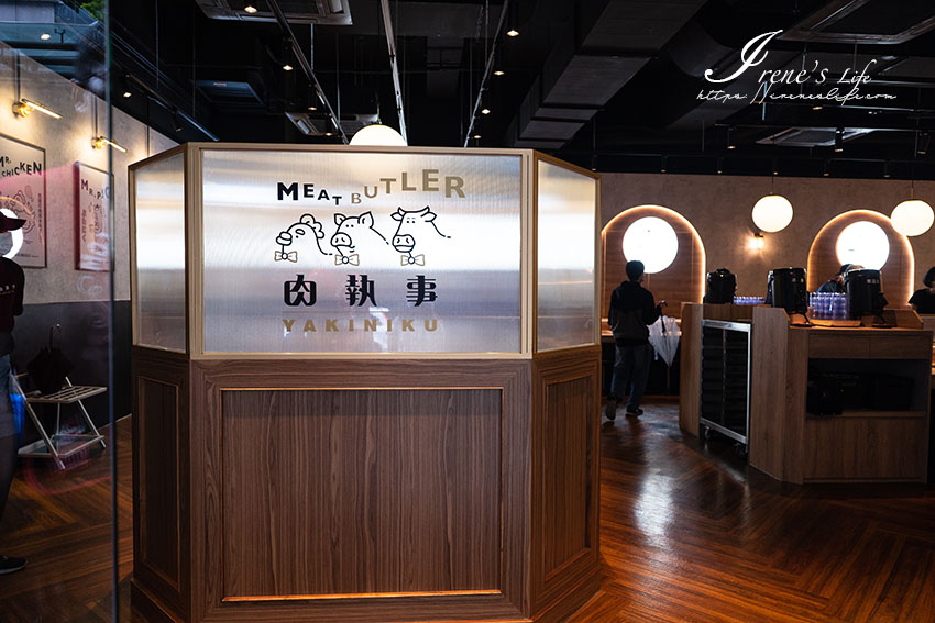 松山一個人燒肉店新開幕，軌道列車送餐新奇又快速，最便宜的「洽富氣冷雞腿肉」只要199元