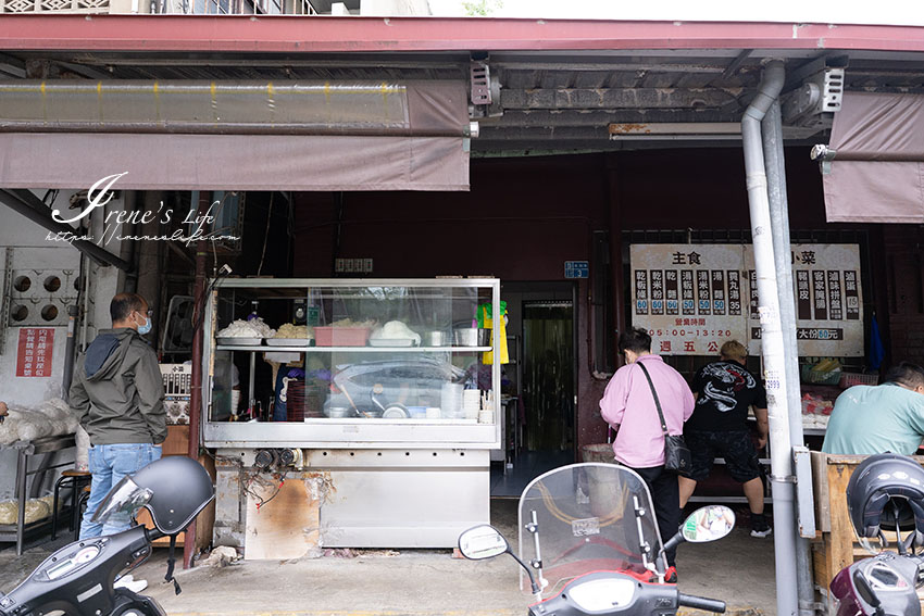 新埔老街上生意爆炸好的無名粄條店，份量超足可以兩人吃，肉片沾金桔醬超有客家味
