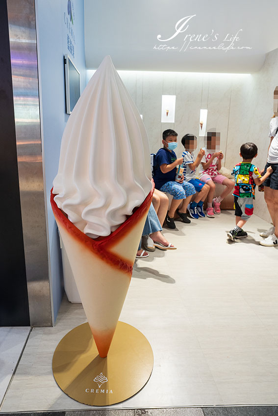 北海道冰淇淋之神！濃醇的奶香搭配白色戀人脆餅，全球獨家新口味夢幻推出，期間限定開賣