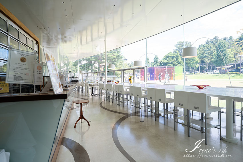 金澤21世紀美術館內餐廳，Fusion21採光超棒超舒服，點主餐還附小型自助吧，來吃下午茶也很讚