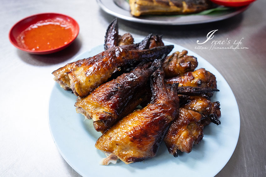 吉隆坡美食推薦｜亞羅街夜市人氣呼聲最高的黃亞華小吃店，現場濃煙瀰漫，不斷烤著招牌燒雞翅