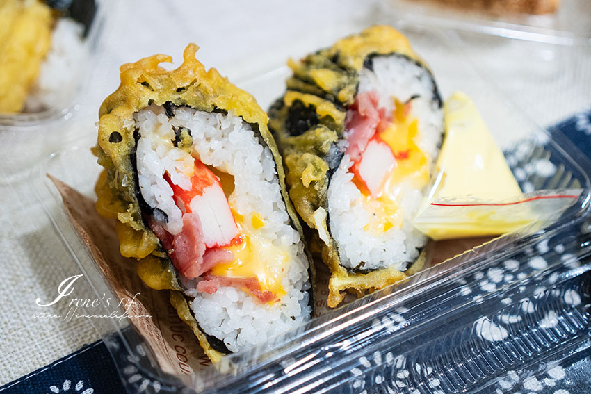 即時熱門文章：以飯糰、壽司為主的玩米食，三角飯糰、沖繩飯糰、壽司全都有，最便宜只要15元，炙燒鮭魚一貫不用25元