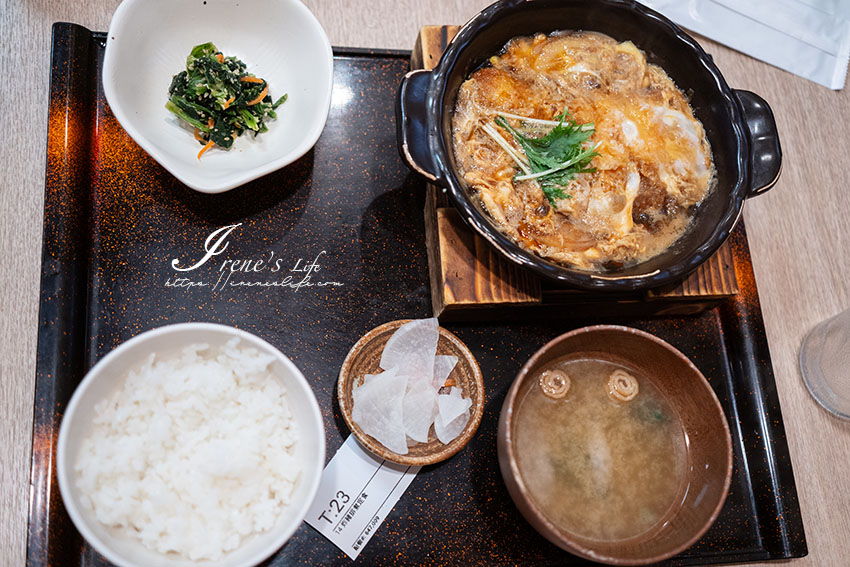 板橋車站二樓餐廳推薦，來自日本的定食專賣店，白飯、漬物、味噌湯可無限續