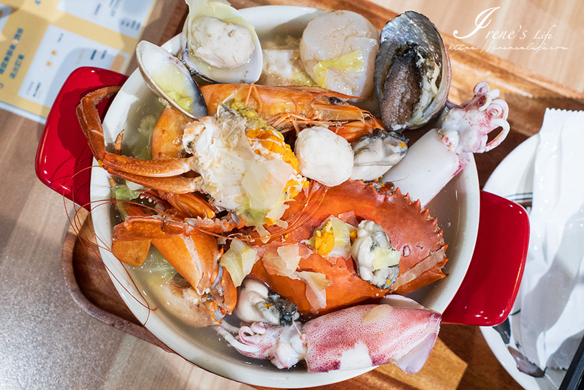 超狂爆的海龍王粥，海鮮種類多達9種，活體紅蟳、九孔直接秀給你看！喜歡還有活龍蝦 @Irene&#039;s 食旅．時旅