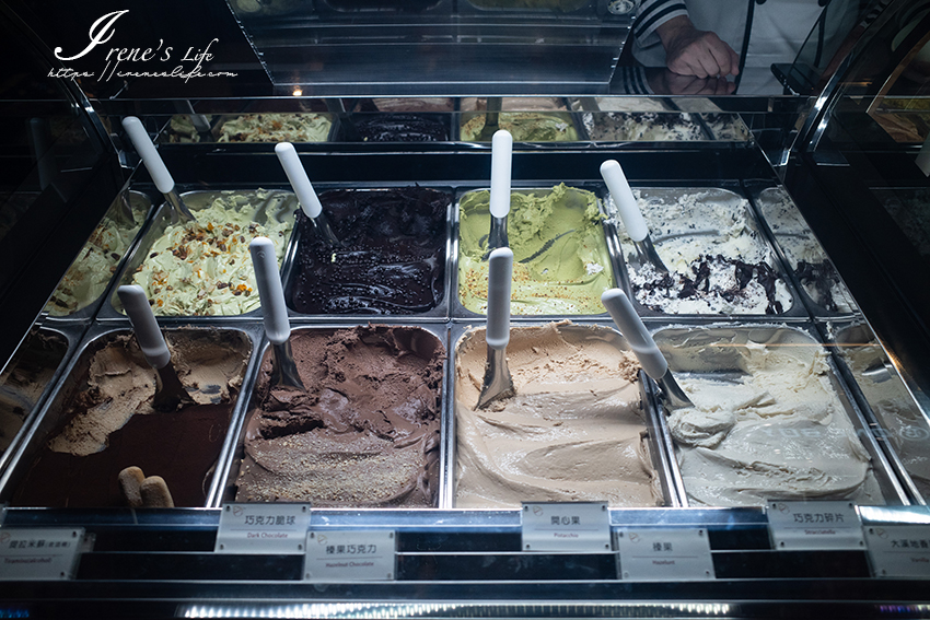來自羅馬的超人氣義式冰淇淋，全台首店就在這，使用天然水果和100%新鮮牛奶製成，一吃就愛上的綿密濃郁