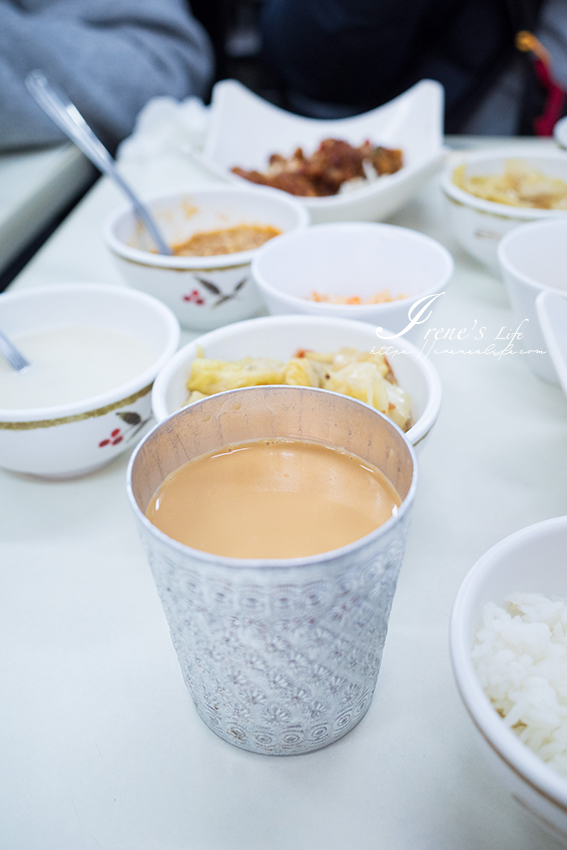 僅營業平日中午三小時的超平價泰國料理，只要100元吃到飽！香米、泰式奶茶、西米露無限供應