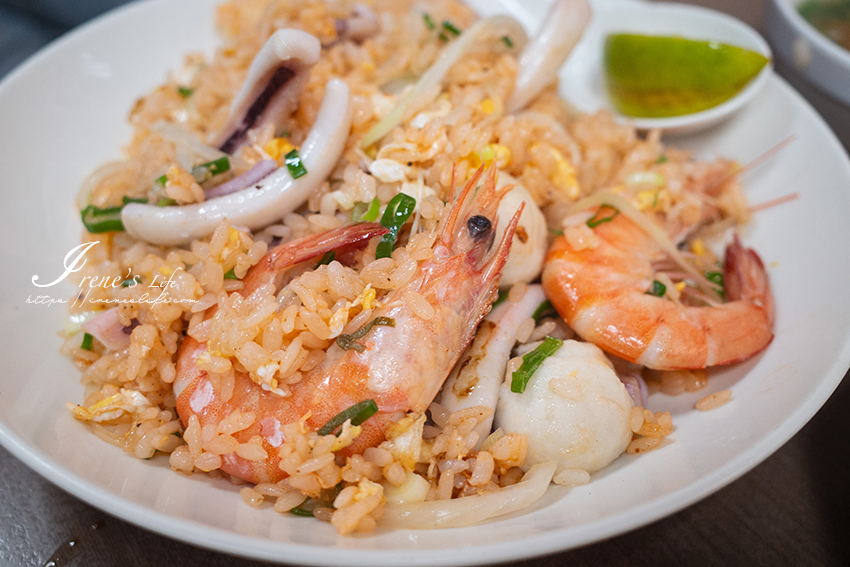 寧夏夜市巷內的排隊美食，乾淨明亮的用餐氛圍，提供道地且美味的越南美食