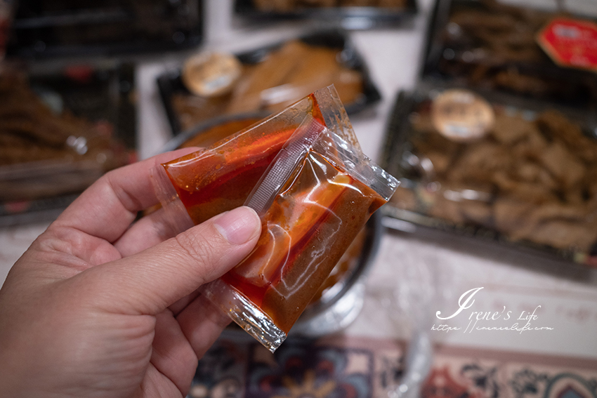 三峽老街冷滷味推薦，用38種中藥滷味、辣椒、花椒滷製，花椒超香而小辣，越吃越涮嘴